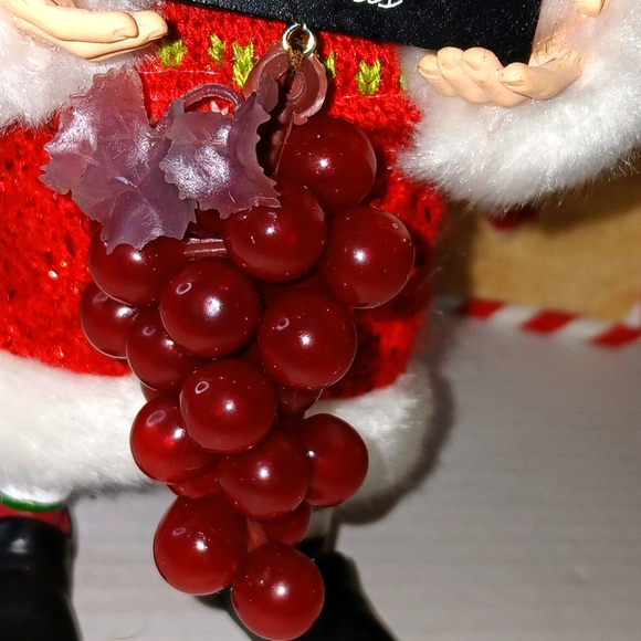 KAREN DIDION COLLECTION "WINE LIST ELF" WITH GRAPES (RETIRED) CHRISTMAS DECOR - Picture 9 of 11